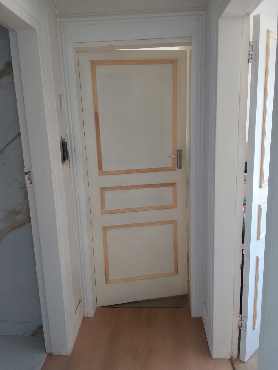 Door fitting corridor